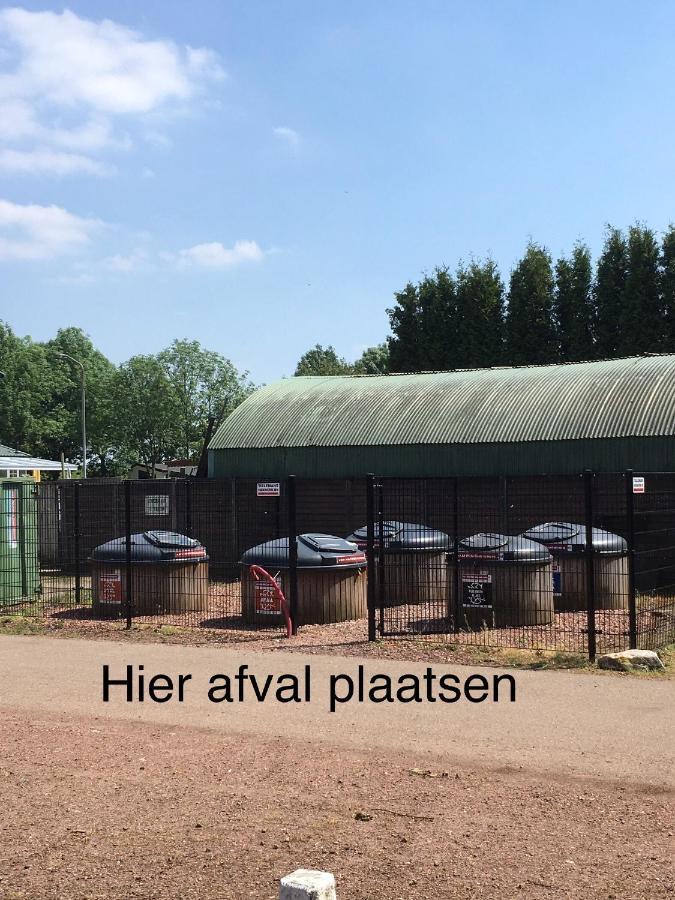 Ruime Chalet Midden In De Natuur In Lith Extérieur photo